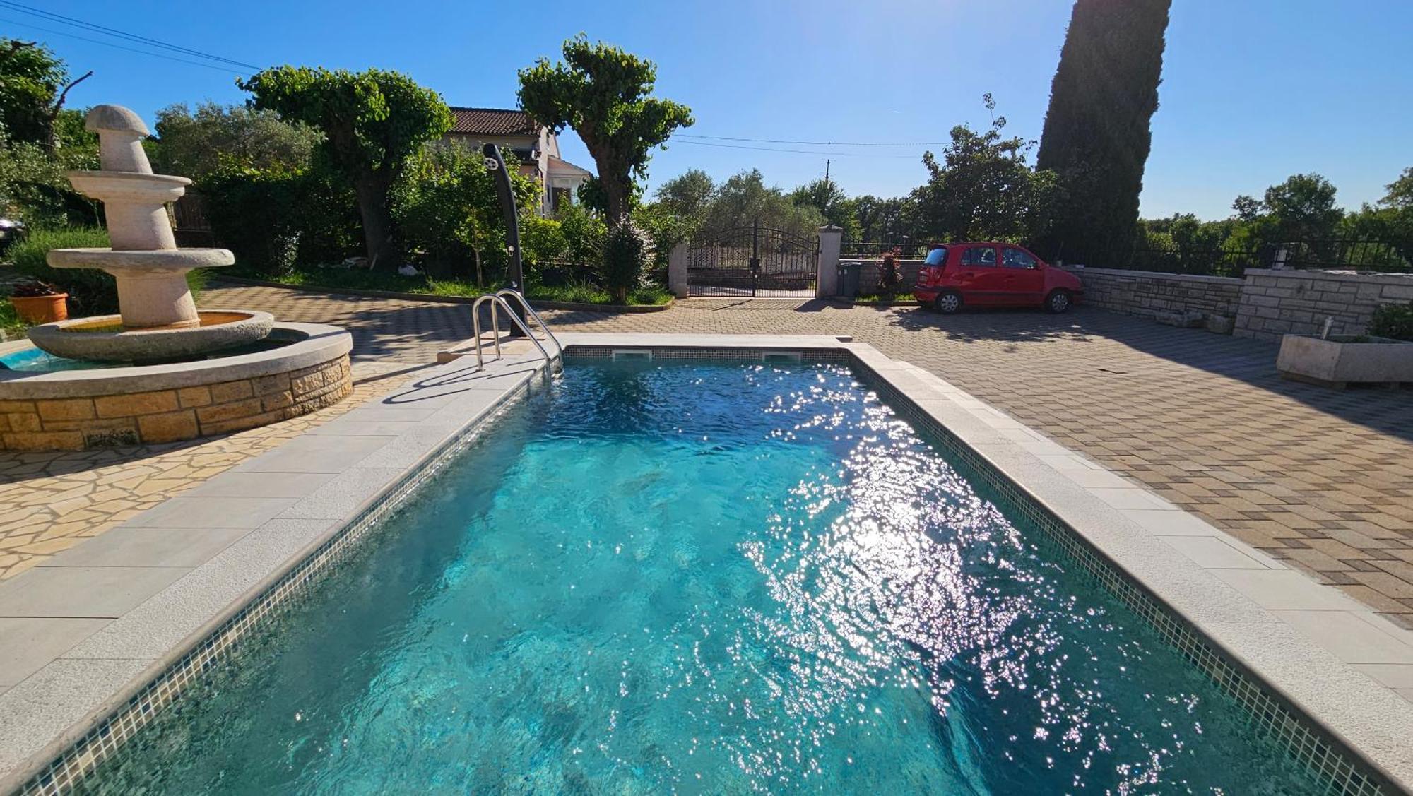 Apartments Vesna With Pool - New! Sveti Lovreč Pazenatički Extérieur photo